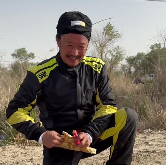 吴京发布翻车视频 称环塔拉力赛又翻车了